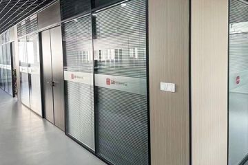 全鋼防火雙玻百葉隔斷是什么，特點(diǎn)及適用哪些場(chǎng)所