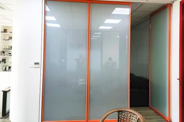 高檔辦公室玻璃隔斷-電動調(diào)光霧化玻璃隔斷
